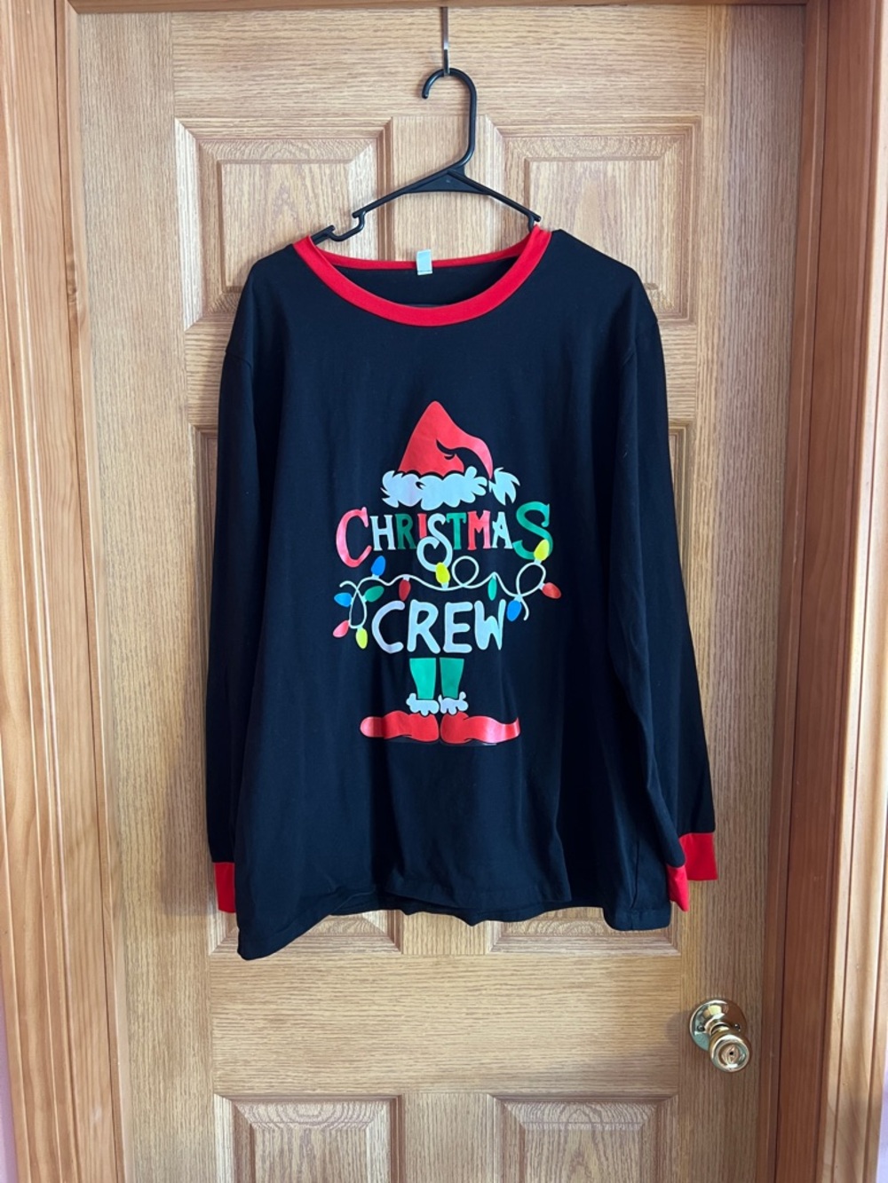 Men’s Christmas Crew Black & Red Holiday Long Sleeve Top